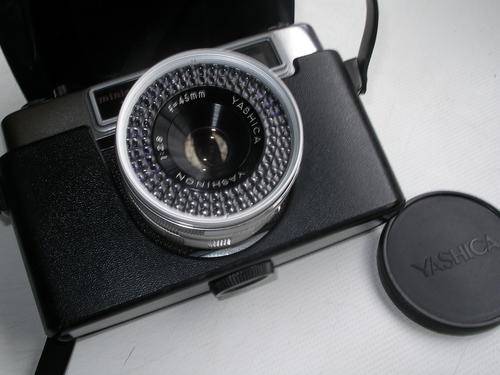 OLD YASHICA 'MINISTER III' CAMERA