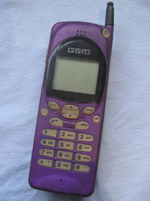 NOKIA BRICK  - OLD COLLECTABLE 'BRICK' CELL PHONE