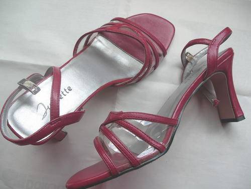 SHOES SIZE 6 - AS NEW, RED