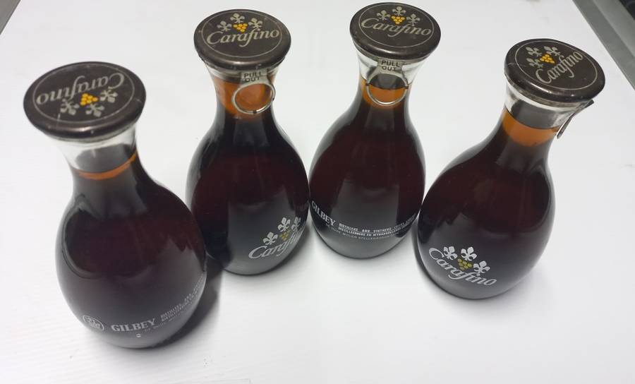 RARE VINTAGE  `UNOPENED` GILBEYS CARAFINO RED WINE IN CARAFE 500ml BOTTLES OF WINE.