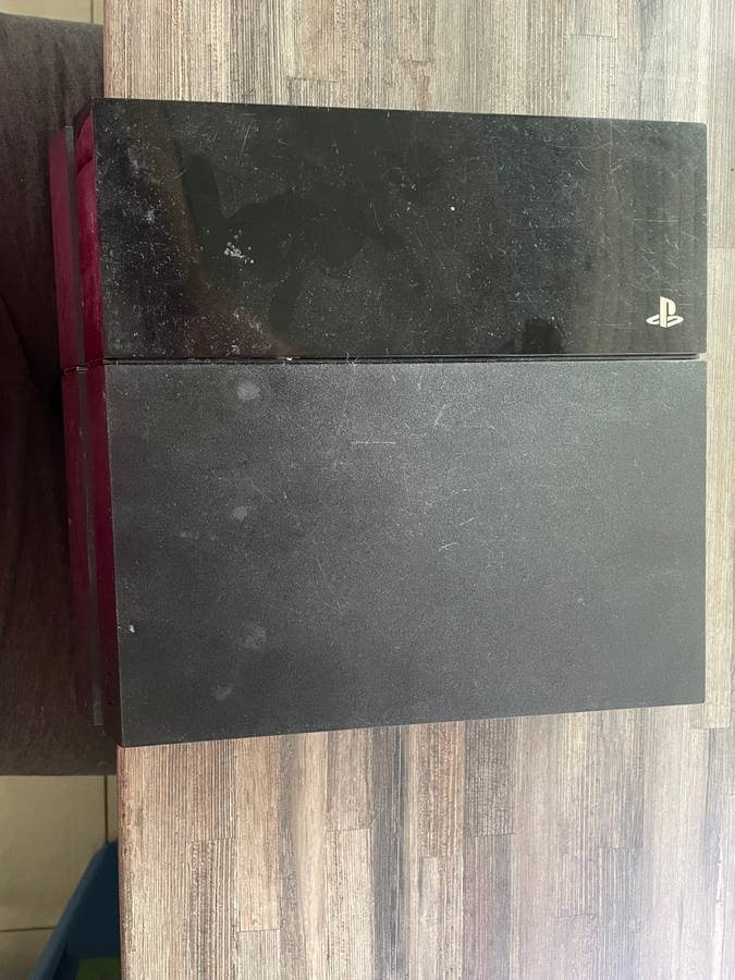 PS4 - selling for spares not coming on