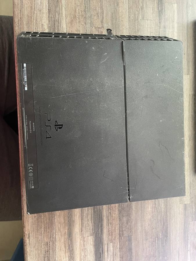 PS4 - selling for spares not coming on