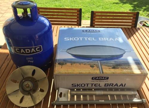 Like New Cadac 7kg Gas Cyliner & Skottel Braai Cooker with gas pipe & burner head