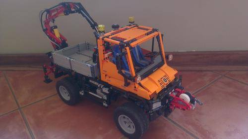 LEGO Technic - Mercedes-Benz Unimog U 400 - 8110