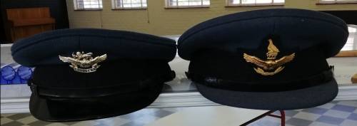 Auction  Rhodesia  Zimbabwe caps and badges (2 caps before and after)