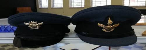 Auction  Rhodesia  Zimbabwe caps and badges (2 caps before and after)