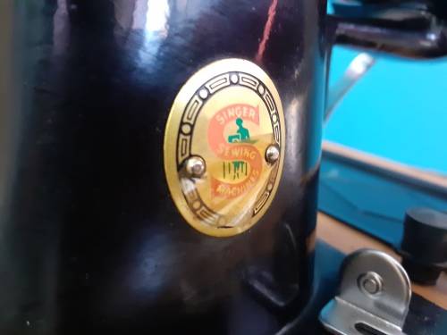 Vintage Singer Sewing Machine IN EXCELLENT CONDITION!!!