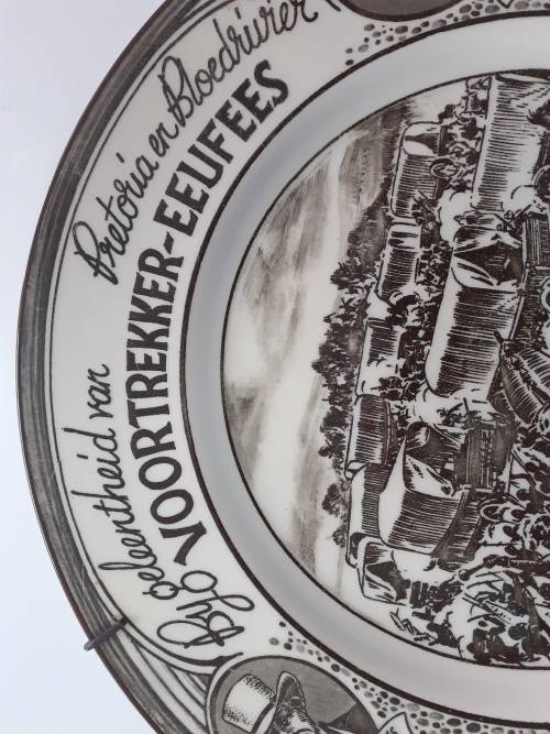 RARE VINTAGE (1938) ROYAL DOULTON `BLACK AND WHITE` VOORTREKKER EEUFEES PLATE