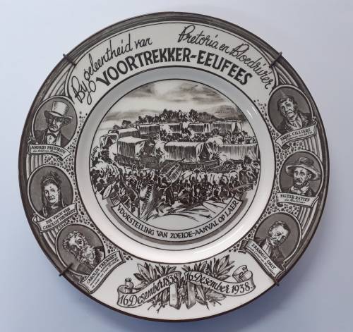 RARE VINTAGE (1938) ROYAL DOULTON `BLACK AND WHITE` VOORTREKKER EEUFEES PLATE