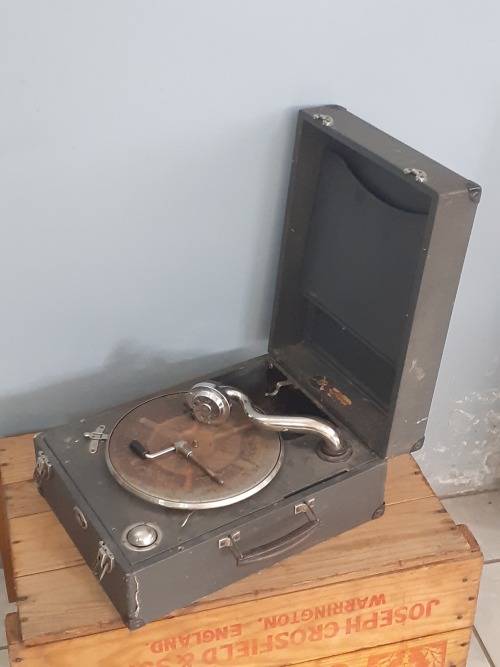 VINTAGE WIND-UP GRAMOPHONE Record Player