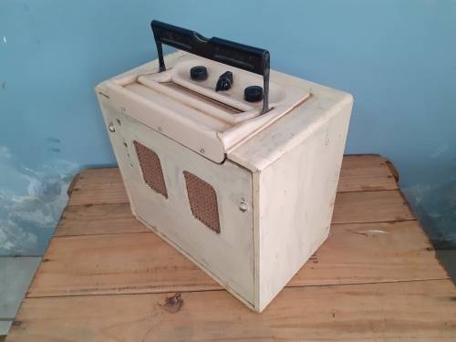 1950`s Portable EveReady Radio - MAKE AN OFFER!!!