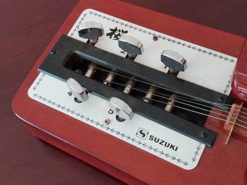 Suzuki Chinese Harp (Gift from the Mayor of Hsin-Chu, Taiwan)