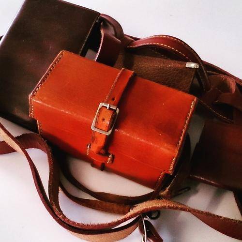 Lot of various geniune leather items - see pics