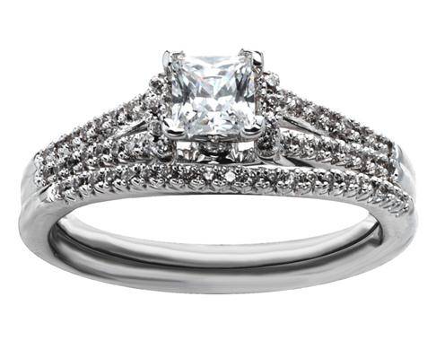 *R35258* 0.700ct (total) Diamonds set in 14kt White Solid Gold Twin Bridal Set 2 Rings. Certificate.