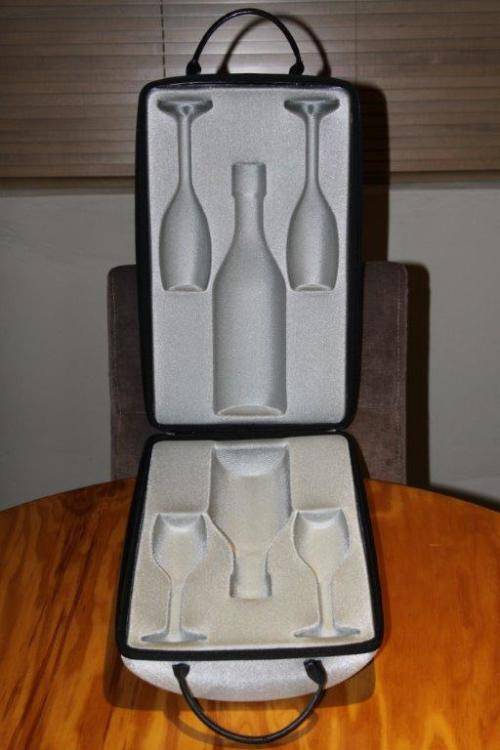 A "Winers" ULTIMATE Travel companion!!! An awesome wine for 2(or for 1) protective travel case!!!