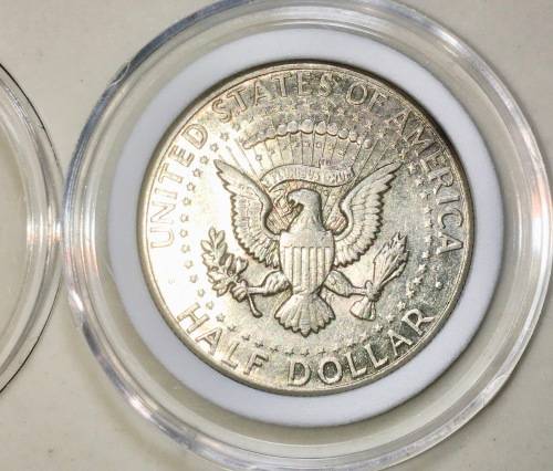 U S A  SILVER AMERICAN EAGLE KENNEDY HALF DOLLAR 1964 SILVER 90% WITH CAPSULE