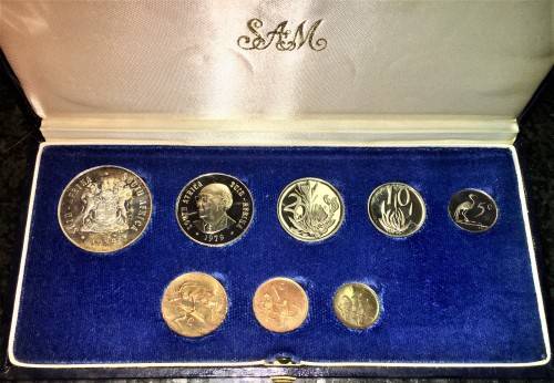 S A MINT PROOF SET 1979 WITH SILVER R1 TO 1/2 CENT IN BLUE S A MINT BOX