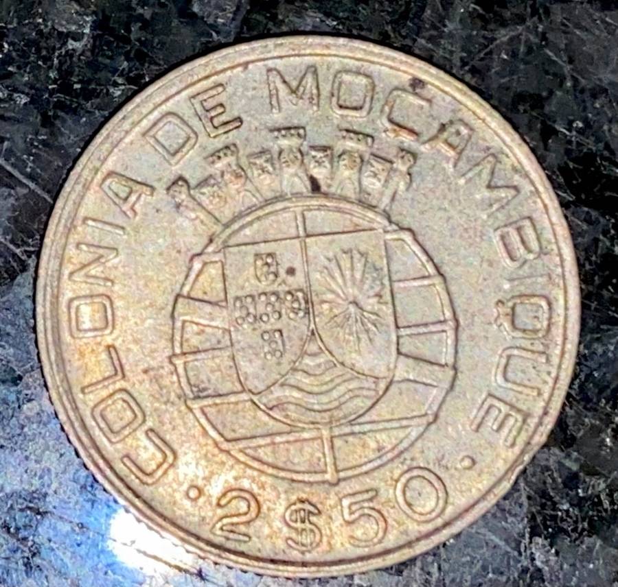MOZAMBIQUE SILVER 2 1/2 ESCUDO 1950