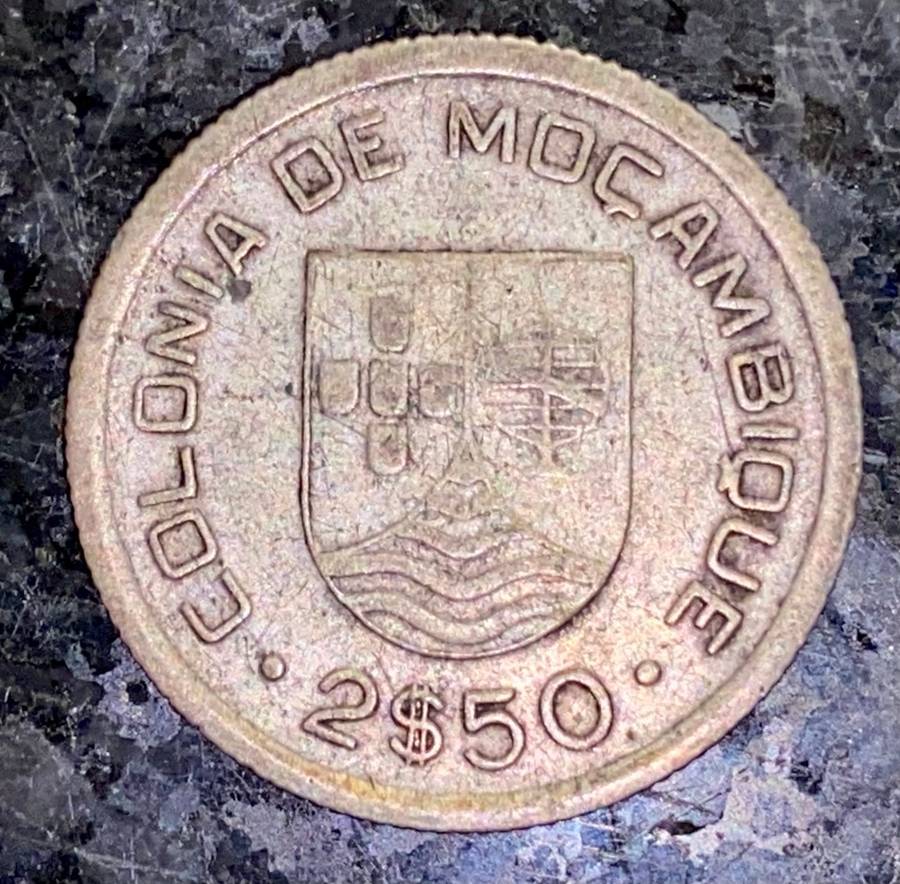 MOZAMBIQUE SILVER  2 1/2 ESCUDO 1935