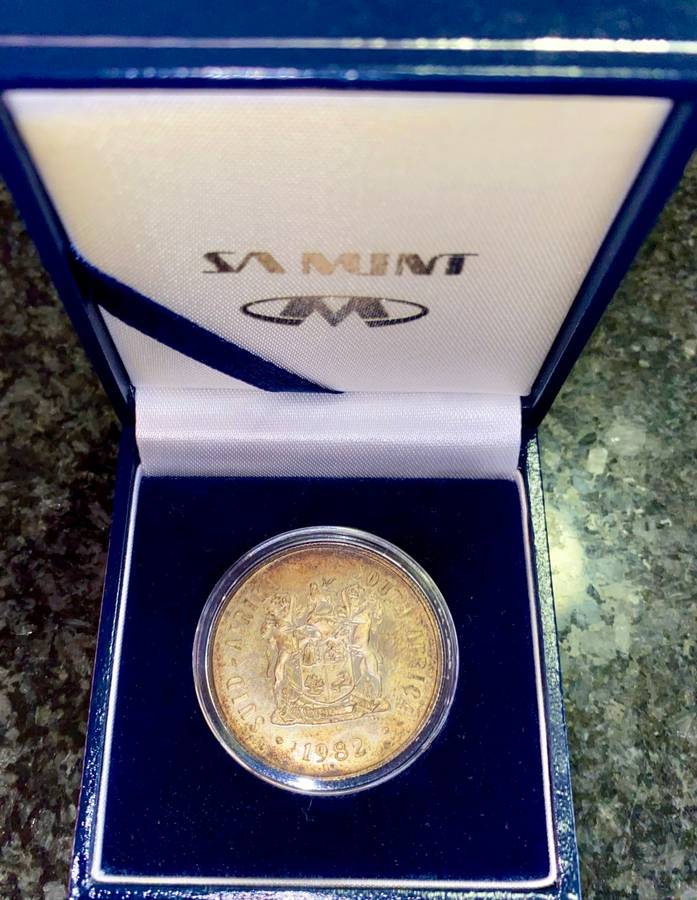 SOUTH AFRICA PROOF SILVER R1 -- 1982 -- LOVELY GOLD TONING IN BLUE S A MINT BOX & CAPSULE