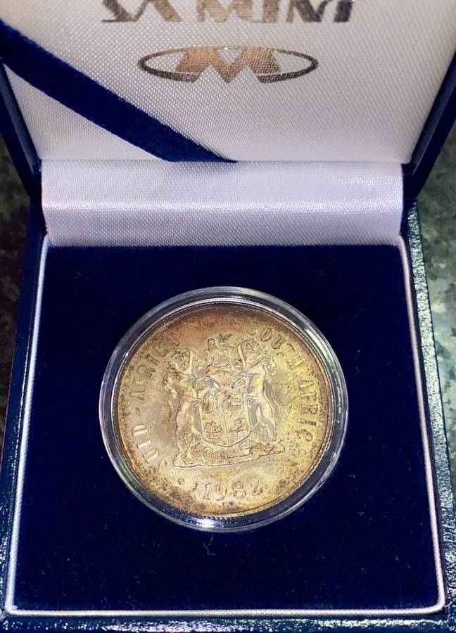 SOUTH AFRICA PROOF SILVER R1 -- 1982 -- LOVELY GOLD TONING IN BLUE S A MINT BOX & CAPSULE