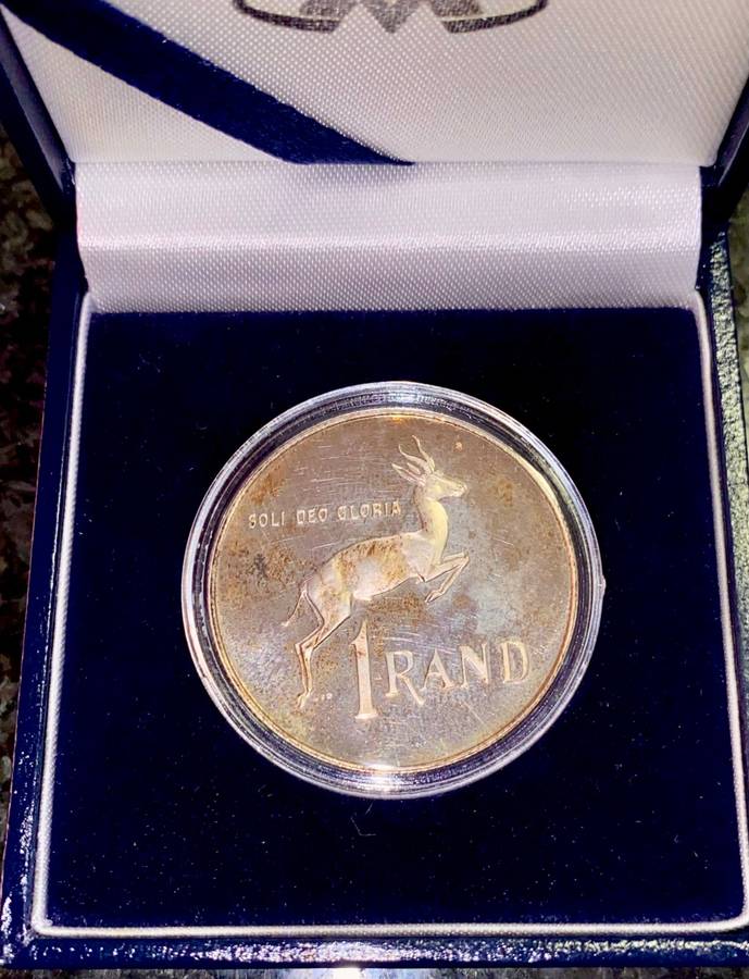 SOUTH AFRICA PROOF SILVER R1 -- 1982 -- LOVELY GOLD TONING IN BLUE S A MINT BOX & CAPSULE
