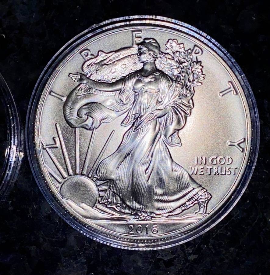 U S A - 1OZ SILVER AMERICAN EAGLE DOLLAR 1990 LIBERTY BU  .999 SILVER IN CAPSULE