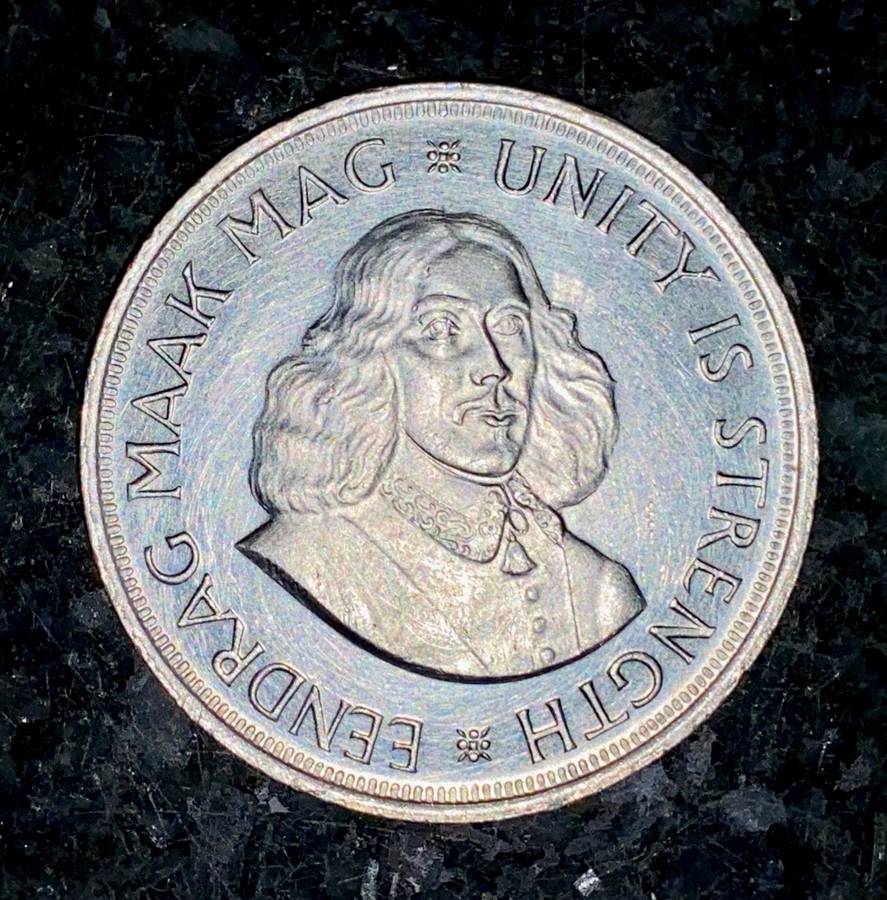 SOUTH AFRICA SILVER 50 CENT 1961 MINTAGE ONLY 54746 VERY GOOD CONDITION SILVER CROWN SIZE