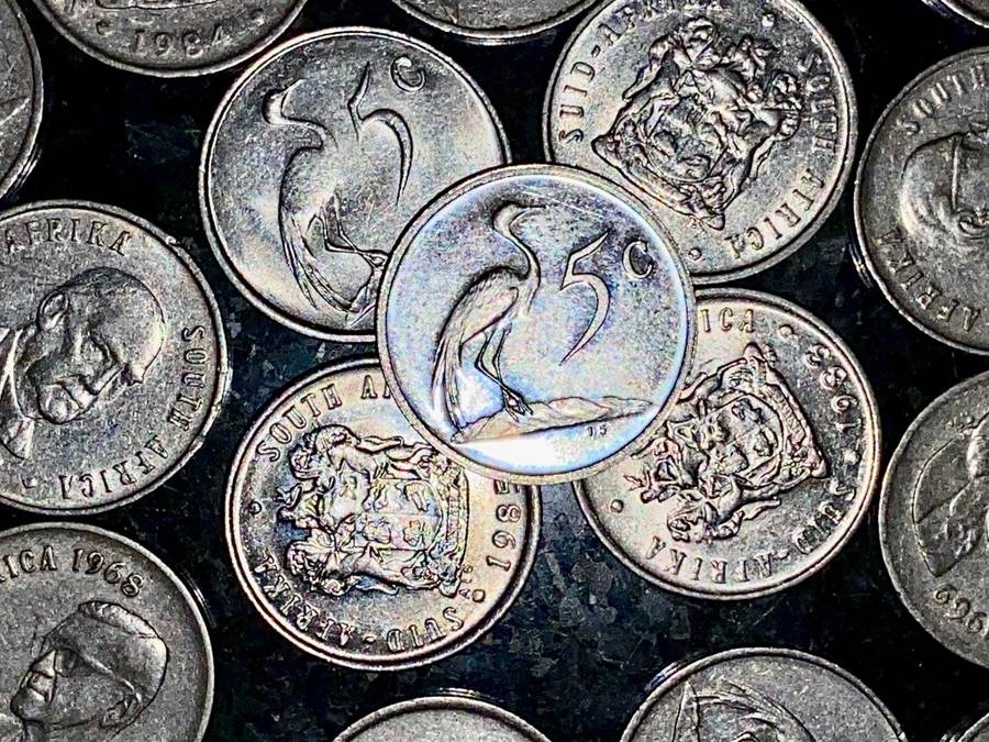 SOUTH AFRICA 5 CENTS INCLUDES UNC 1989 & VARIOUS DATES 2ND DECIMAL 1965-89(1 BID TAKES ALL 26 COINS)