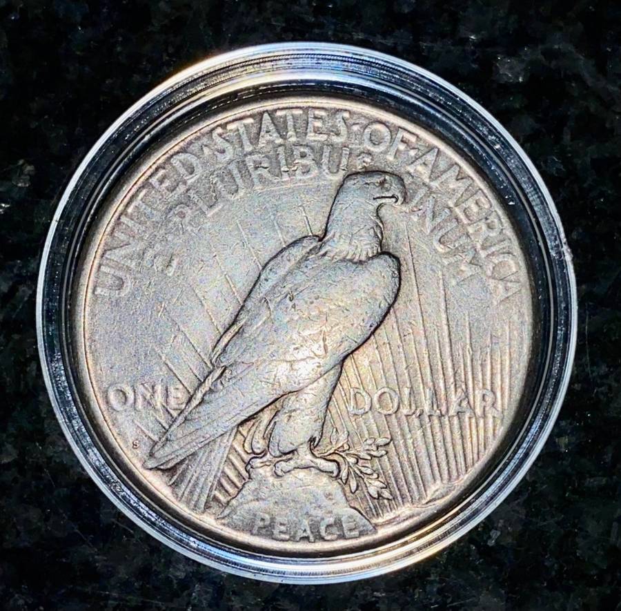 U S A SILVER 1 DOLLAR - 1922 PEACE DOLLAR - SAN FRANCISCO MINT 90% PURE SILVER IN CAPSULE
