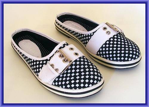 SIZE: 8 - BLACK AND WHITE CHECKED SLIP-ON TAKKIE