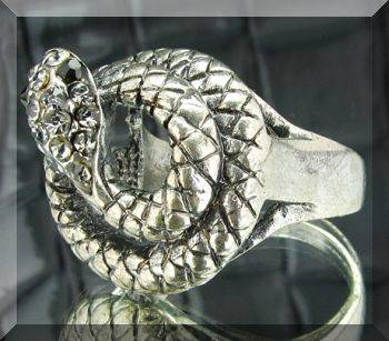 DAZZLING SILVER CRYSTAL SNAKE FASHION RING - SIZE : 9.5