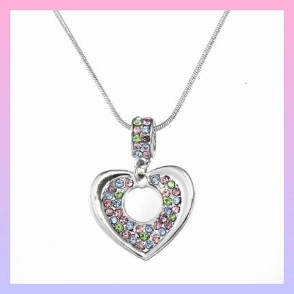 PRETTY SILVER HEART RHINESTONE PENDANT AND CHAIN