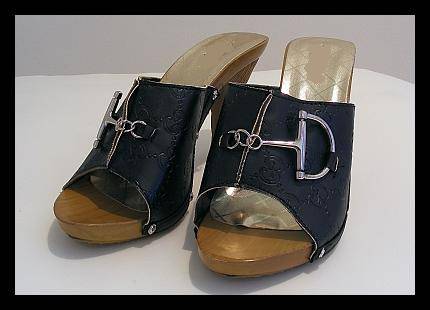 BLACK DESIGNER SANDALS - SIZE: 5