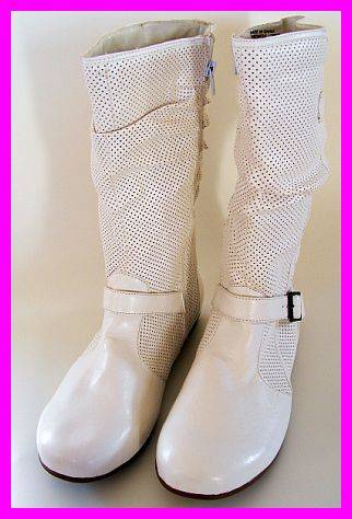 SUPER STUNNING ZOOM WHITE FLAT BOOTS - SIZE 7