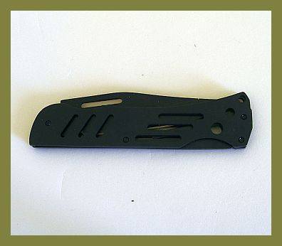 *R1* - SMALL BLACK PEN KNIFE