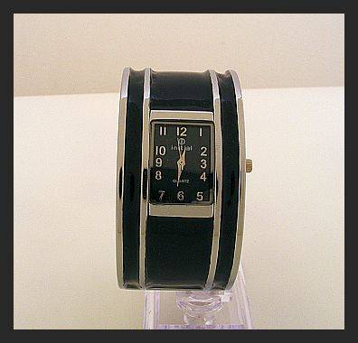 STUNNING BLACK AND SILVER WATCH