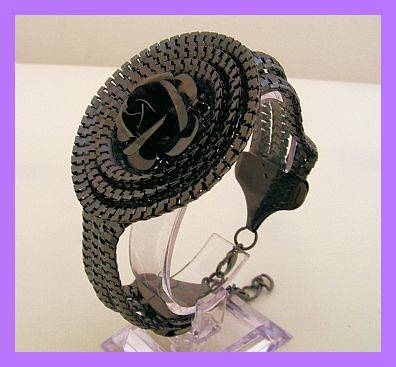 BLACK METAL CHAIN ROSE BRACELET