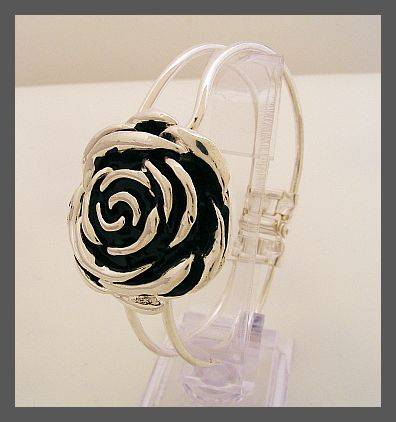GORGEOUS ROSE METAL HINGED BRACELET