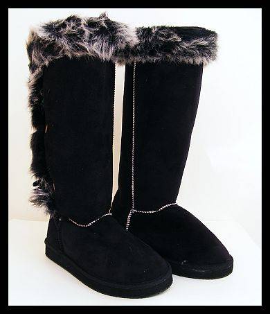 SIZE: 6 - BLACK FULLY FUR LINED FLAT BOOTS