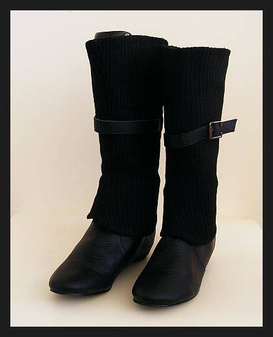 *R1* - SIZE: 5 - GORGEOUS BLACK LOW WEDGE HEEL BOOTS FROM LOLA RICO