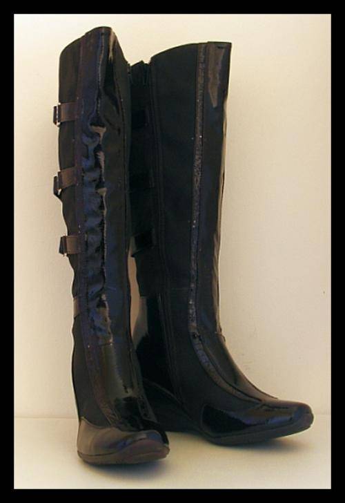 SIZE: 7 - DARK BROWN WEDGE HEEL BUCKLE BOOTS