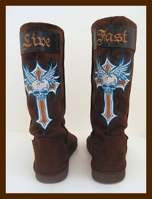 *R1* - SIZE: 6 - BROWN FULLY FUR LINED "LIVE FAST" FLAT BOOTS FROM ZOOM