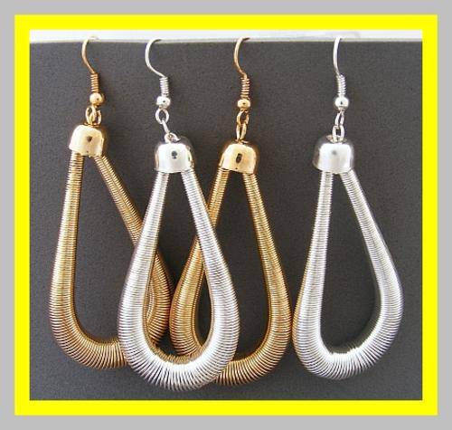 2 PAIRS FASHION EARRINGS