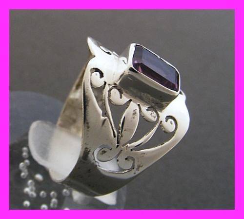 *R1* - HANDCRAFTED 925 STERLING SILVER GEMSTONE RING - SIZE: 7.75