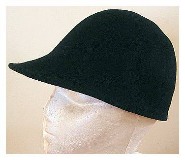 SOFT MOLDED BLACK PEAK CAP