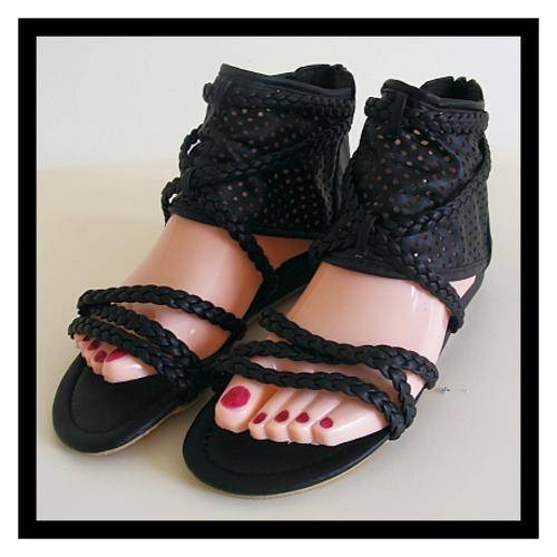 SIZE: 6 - BLACK GLADIATOR SANDALS
