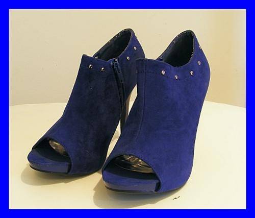 SIZE: 7 - BLUE SUEDE PEEPTOE HEELS