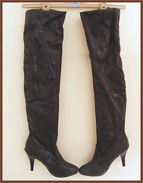 SIZE: 4 - GREY STRETCH THIGH HIGH BOOTS