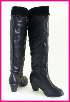 SIZE: 4 - BLACK FUR TRIMMED BOOTS